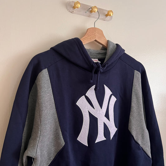 Men’s Mitchell & Ness Colorblocked Fleece Pullover Hoodie - Navy/Gray - Small