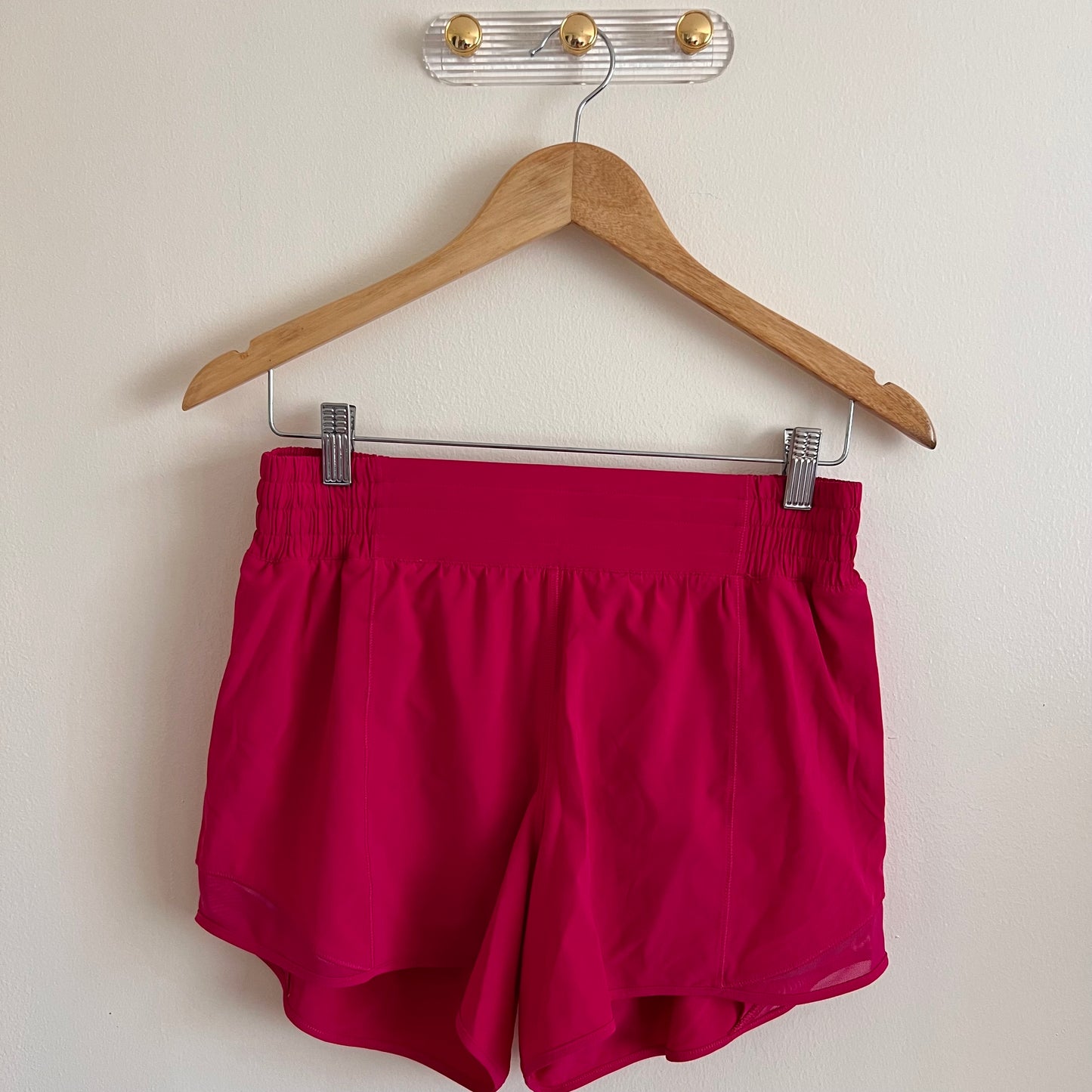 Lululemon Hotty Hot High-Rise Lined Short 4"
Passionate
Size 8