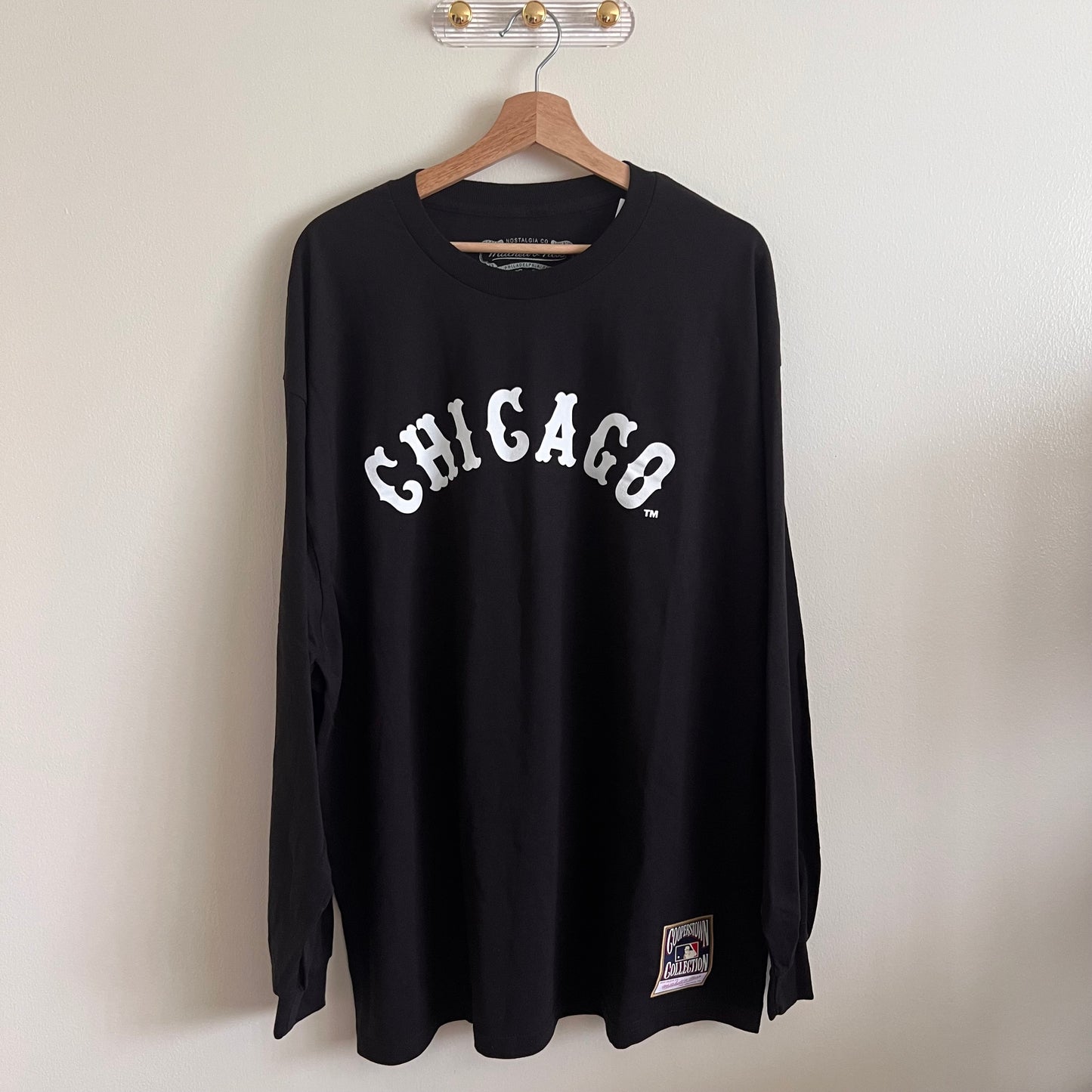 Men’s Mitchell & Ness Chicago White Sox Chicago Arched Long Sleeve T-Shirt - Black - XXL