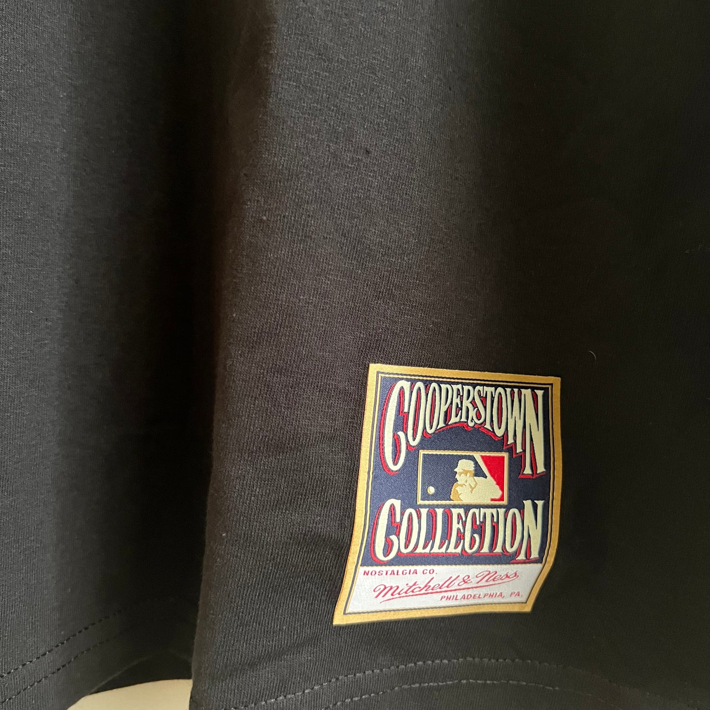 Men’s Mitchell & Ness Chicago White Sox Chicago Arched Long Sleeve T-Shirt - Black - XXL