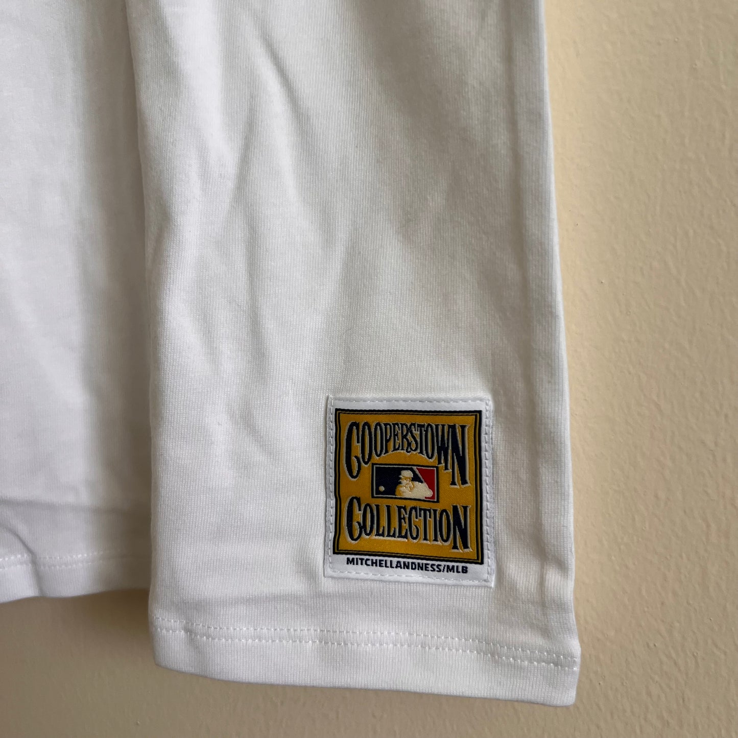 Mitchell & Ness Women's MLB Boyfriend Tee Philadelphia Phillies - White - Size Medium