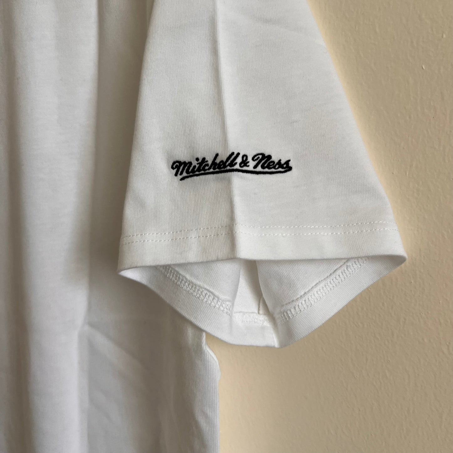 Mitchell & Ness Women's MLB Boyfriend Tee Philadelphia Phillies - White - Size Medium