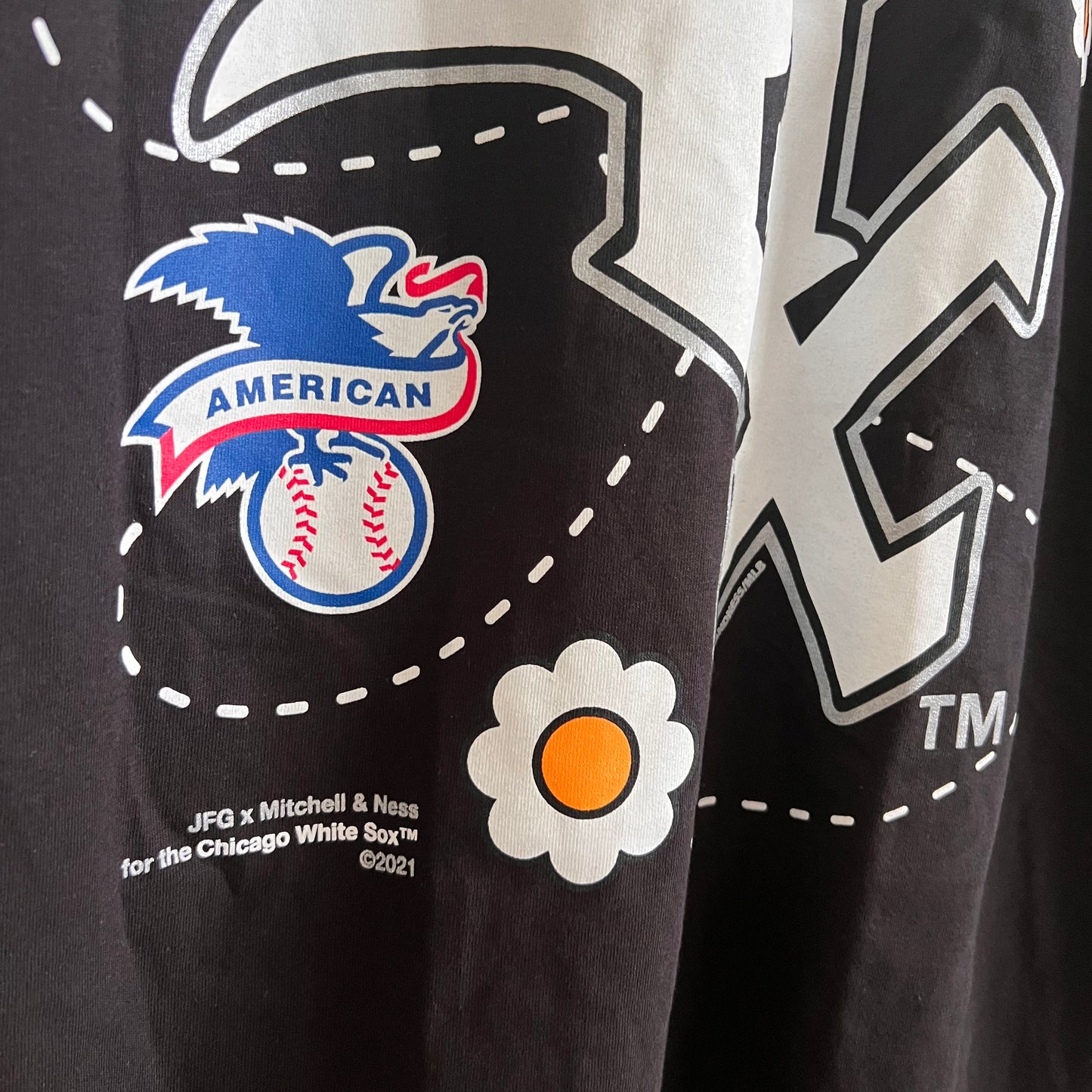 Men’s Mitchell & Ness Chicago White Sox Chicago Arched Long Sleeve T-Shirt - Black - XXL