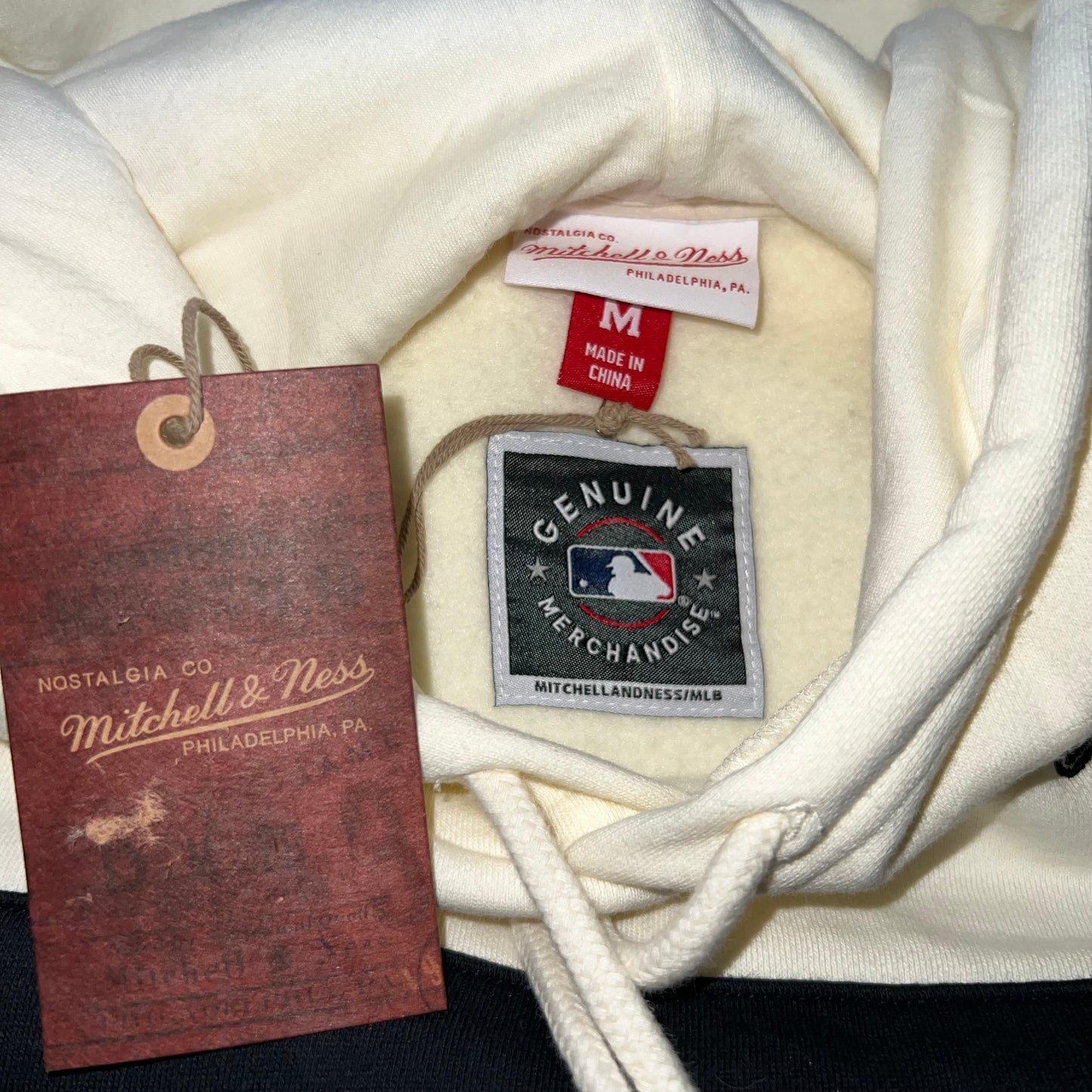 Men’s Mitchell & Ness Chicago White Sox Head Coach Pullover Hoodie - Cream - Medium