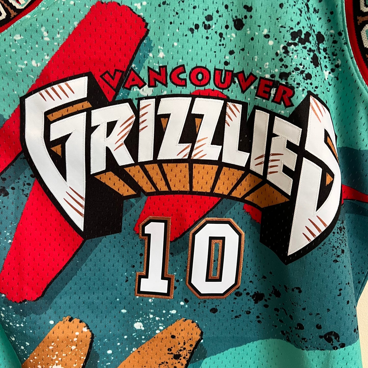 Mitchell & Ness Men’s Mike Bibby Vancouver Grizzlies Jersey - Teal - Size Large