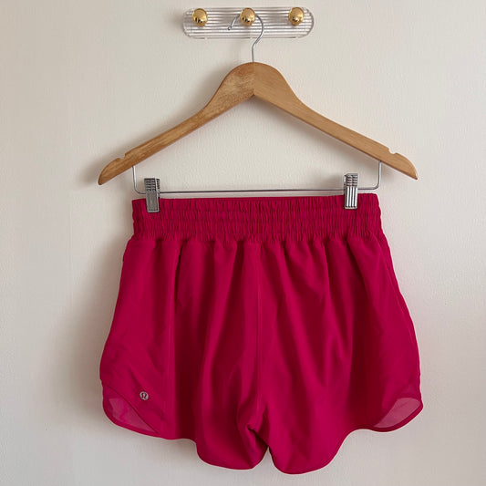 Lululemon Hotty Hot High-Rise Lined Short 4"
Passionate
Size 8